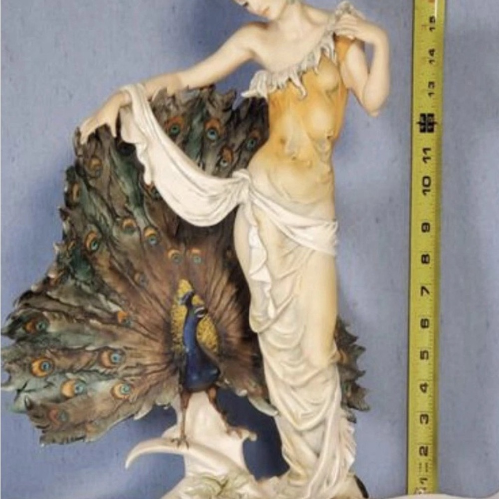This is a limited edition "Isadora" figurine by Giuseppe Armani (Model 0633C),